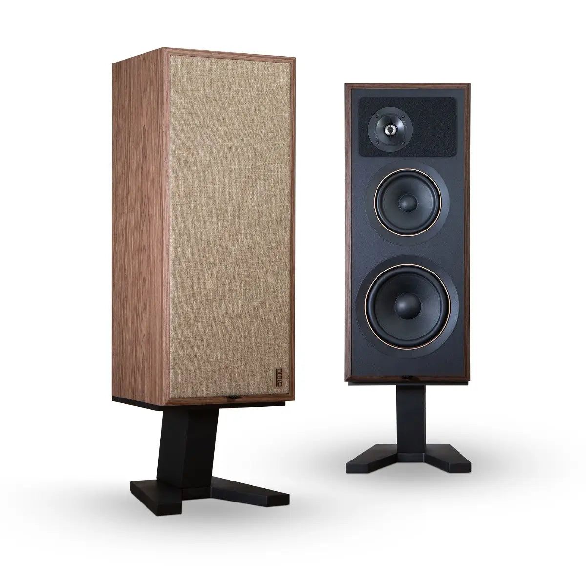 PSB Passif 50. Bocinas Standmount 2 Vías con Radiador Pasivo 8", Tweeter Titanio 1" y Acabado Nogal (Par con Stands)