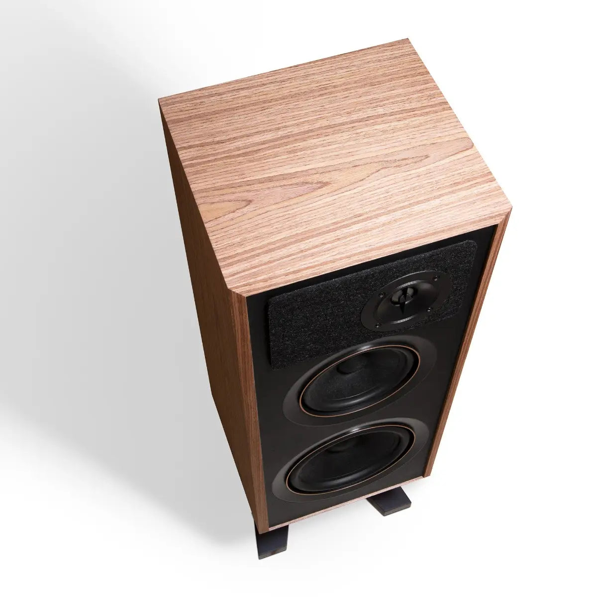 PSB Passif 50. Bocinas Standmount 2 Vías con Radiador Pasivo 8", Tweeter Titanio 1" y Acabado Nogal (Par con Stands)